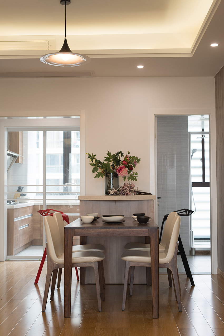 餐厅.jpg 餐厅.jpg