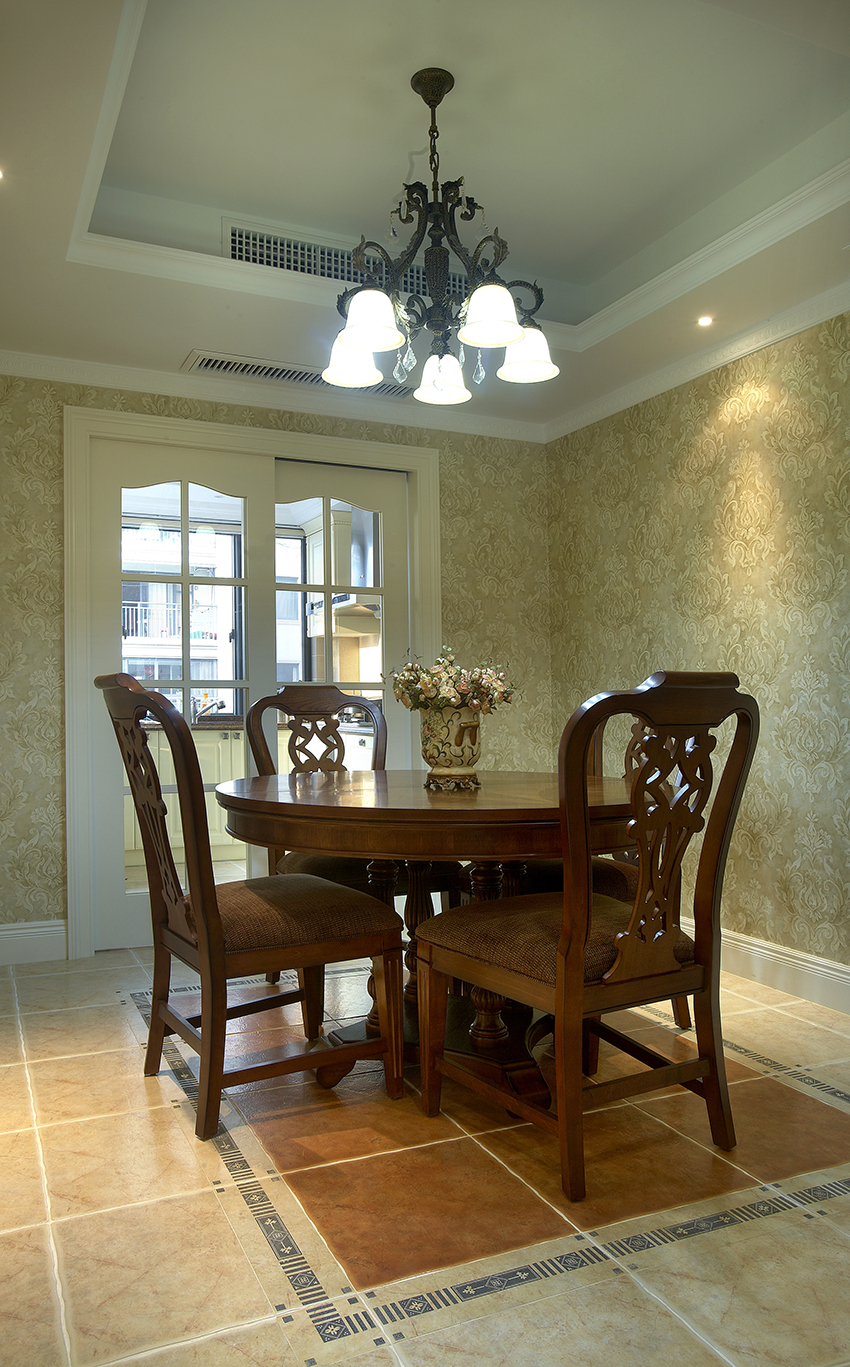 餐厅.jpg 餐厅.jpg