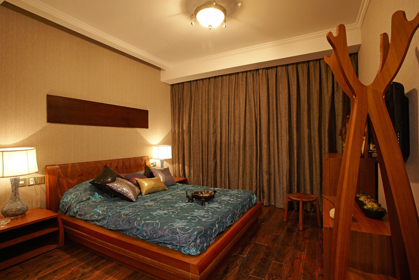 主卧.jpg 主卧.jpg