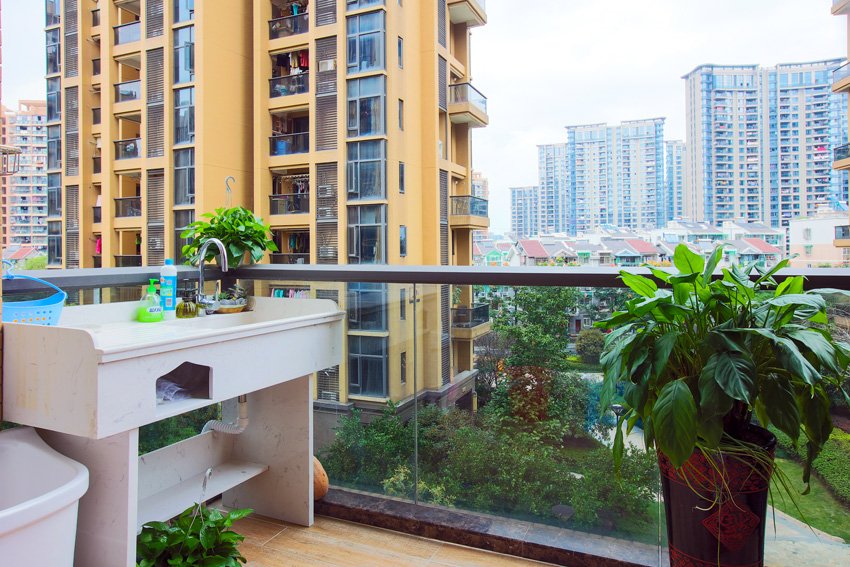 阳台.jpg 阳台.jpg