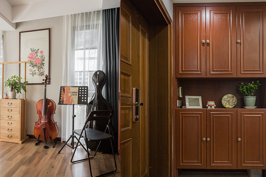 大提琴+饰品.jpg 大提琴+饰品.jpg