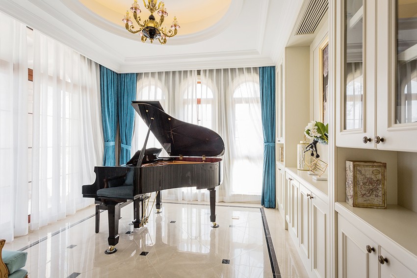 钢琴.jpg 钢琴.jpg