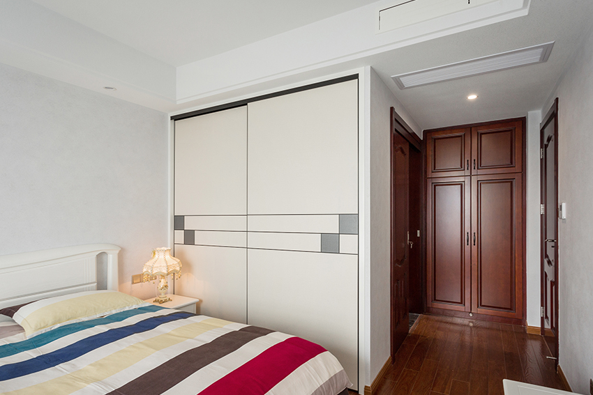 主卧装修效果图.jpg 主卧装修效果图.jpg