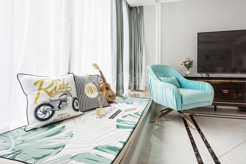 客厅窗户.jpg 客厅窗户.jpg