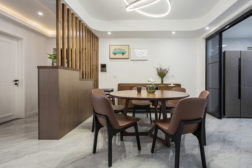 餐厅.jpg 餐厅.jpg