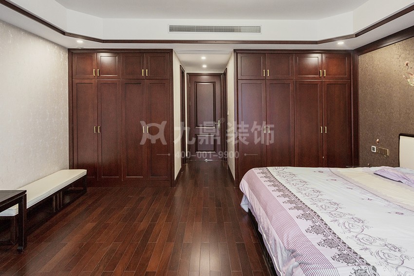 主卧装修效果图.jpg 主卧装修效果图.jpg