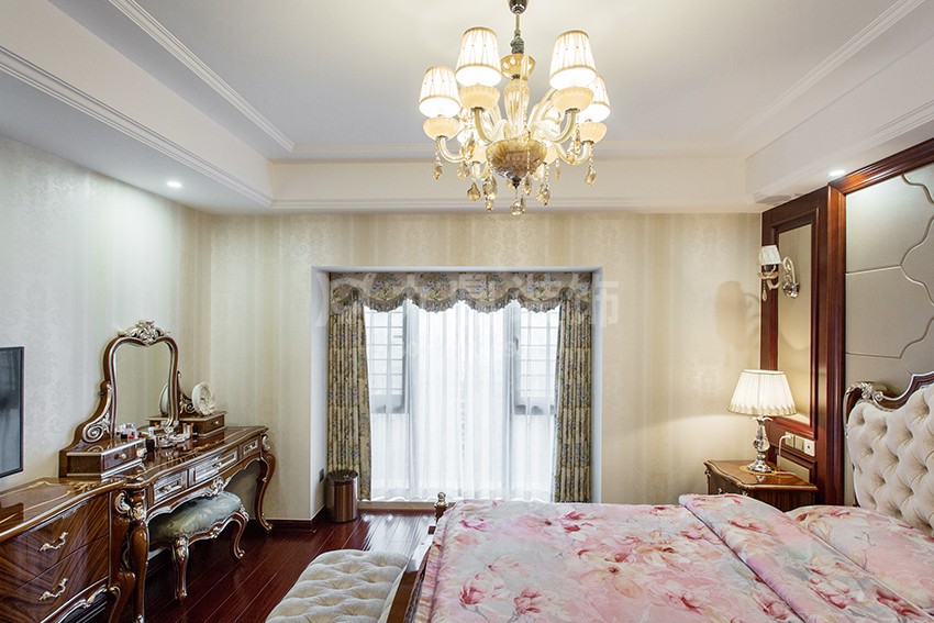 主卧装修效果图.jpg 主卧装修效果图.jpg