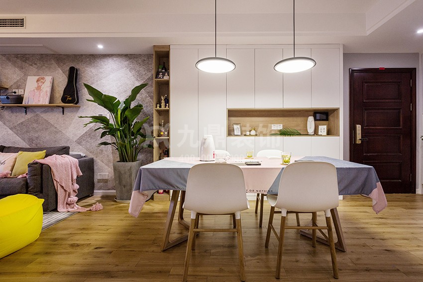 餐厅装修效果图.jpg 餐厅装修效果图.jpg