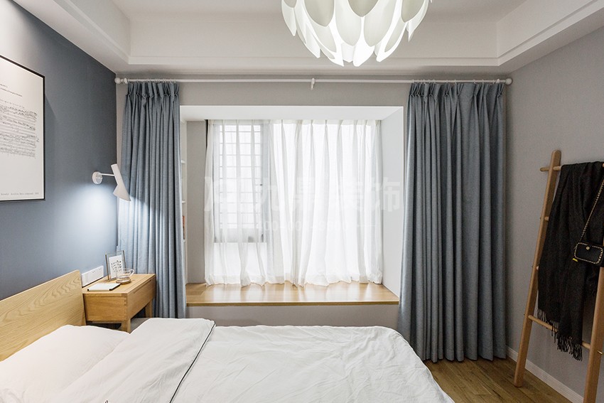 主卧装修效果图.jpg 主卧装修效果图.jpg