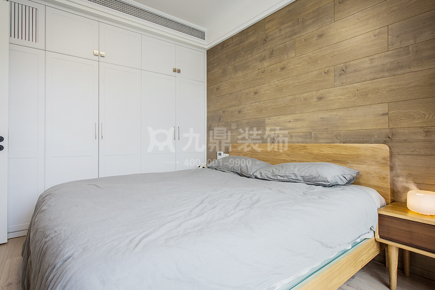 主卧装修效果图.jpg 主卧装修效果图.jpg