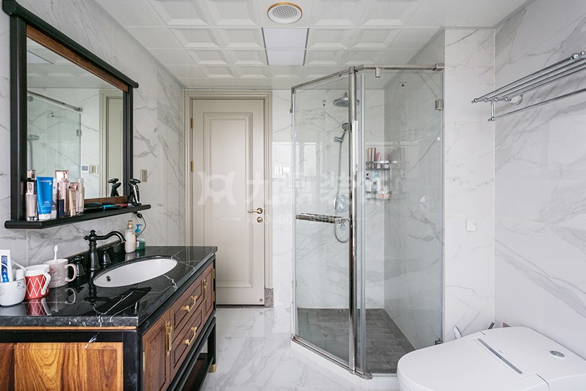 卫生间装修效果图.jpg 卫生间装修效果图.jpg