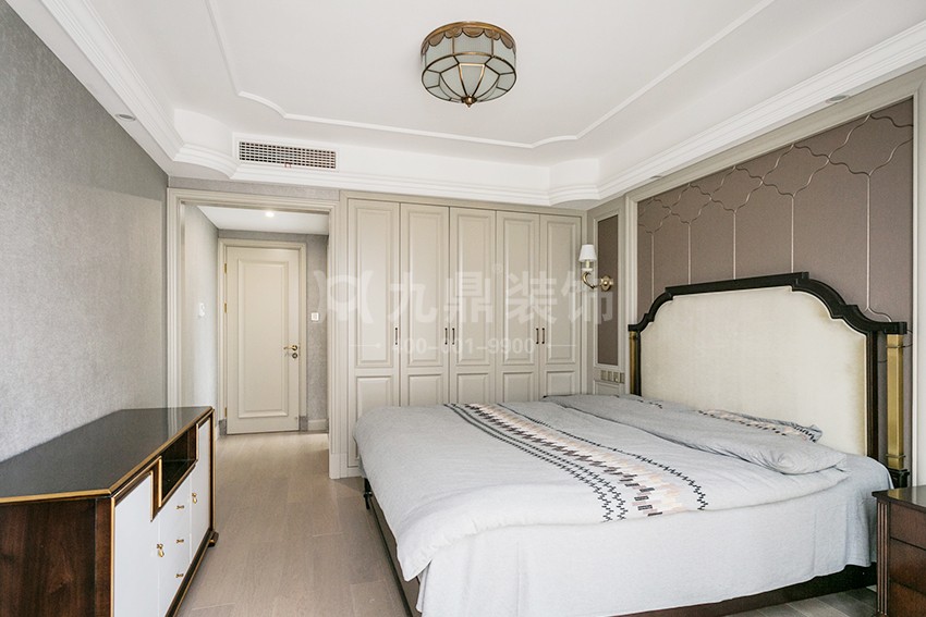 主卧装修效果图.jpg 主卧装修效果图.jpg