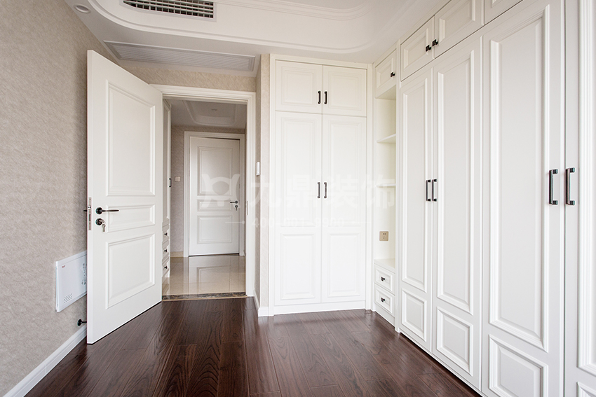 衣帽间.jpg 衣帽间.jpg