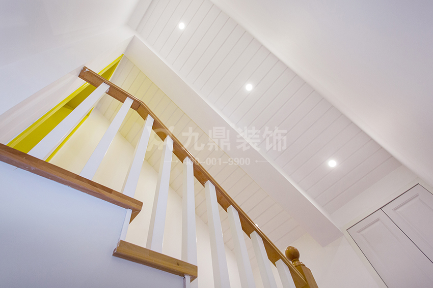楼梯装修图.jpg 楼梯装修图.jpg