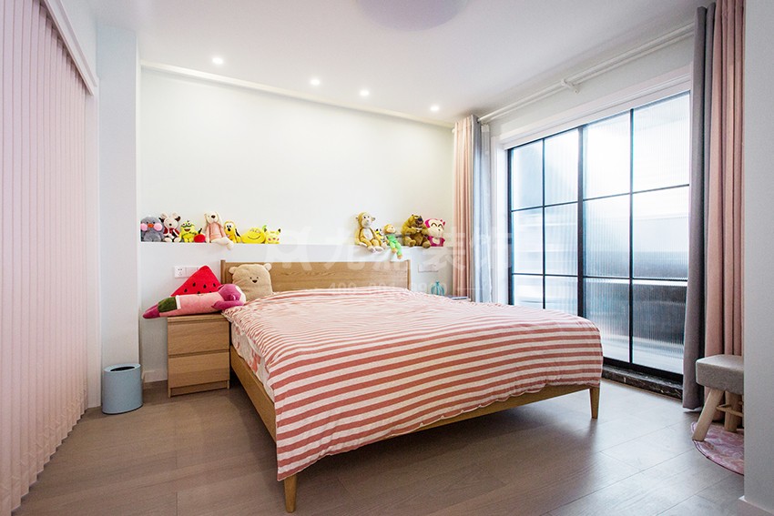 卧室装修图.jpg 卧室装修图.jpg