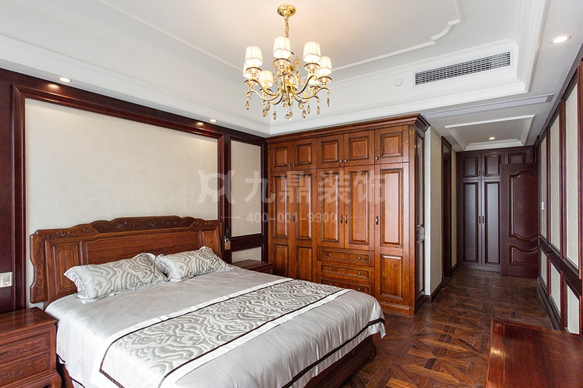 主卧装修效果图.jpg 主卧装修效果图.jpg