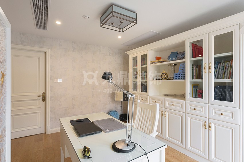 书房装修效果图.jpg 书房装修效果图.jpg