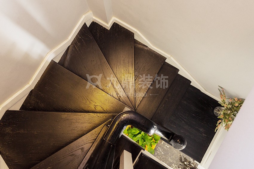 楼梯装修效果图.jpg 楼梯装修效果图.jpg