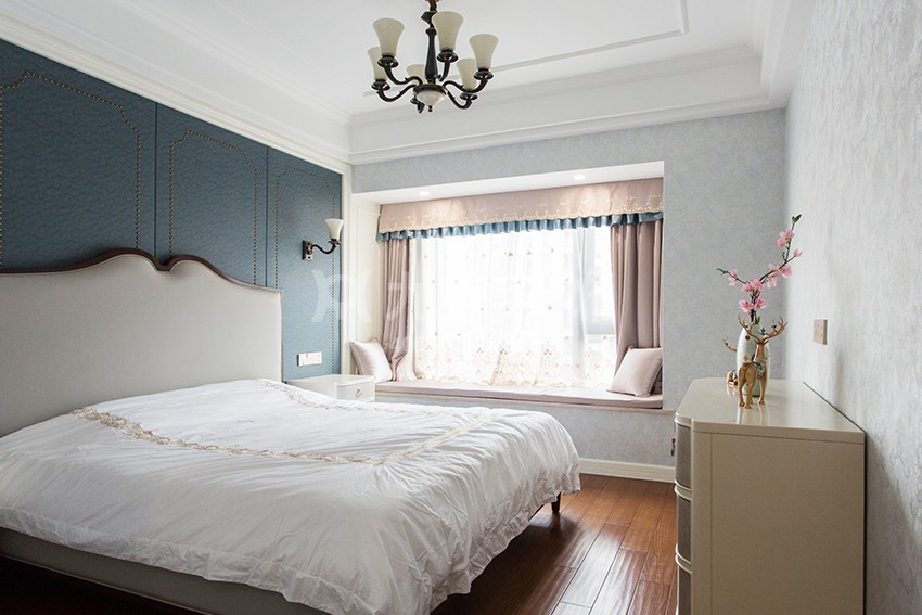 主卧装修效果图.jpg 主卧装修效果图.jpg