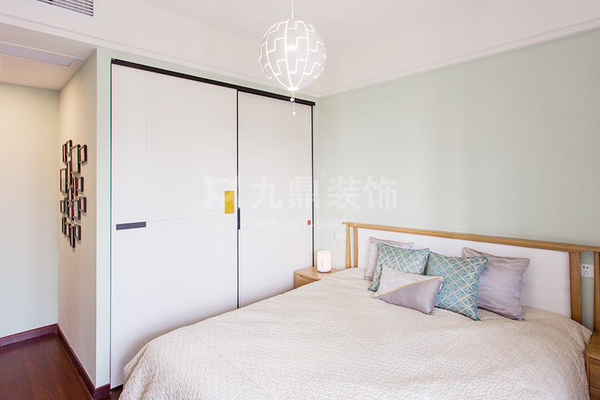 次卧装修效果图.jpg 次卧装修效果图.jpg